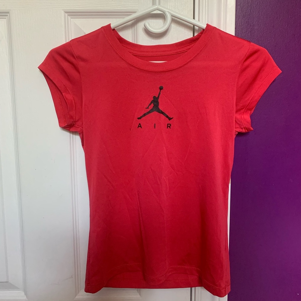 Nice red jordan shirt❤️